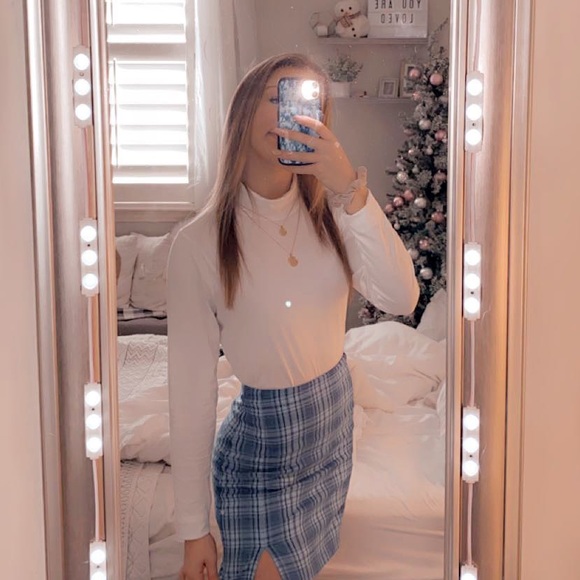 Meet your Posher, Hailey - Picture 3 of 5